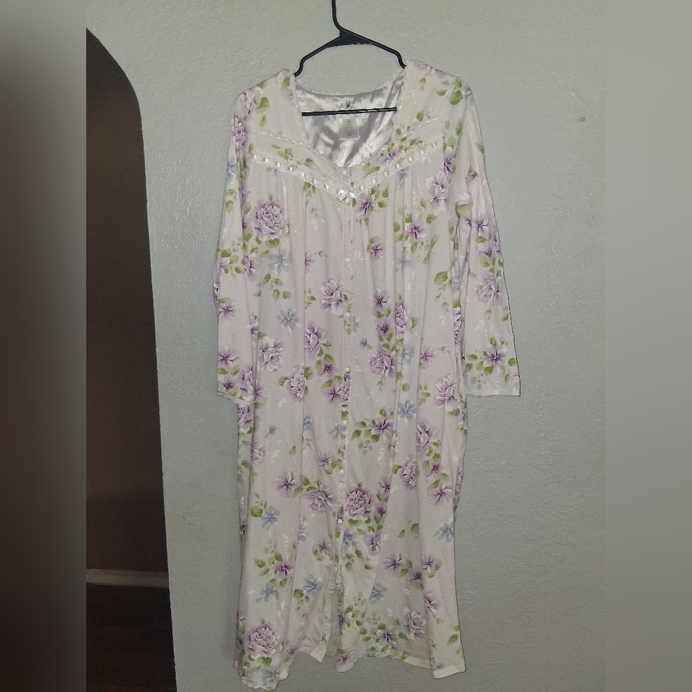 Earth Angels Vintage Satin Floral Purple Snap Front Long Sleeve Night‎ Gown S